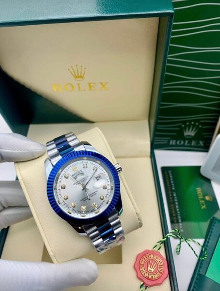 Montre de luxe en acier