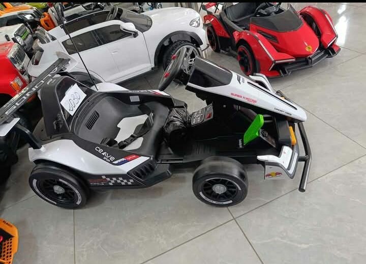 Voiture électrique enfant course