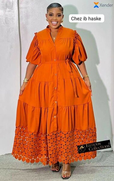 Robe orange mi-longue en dentelle
