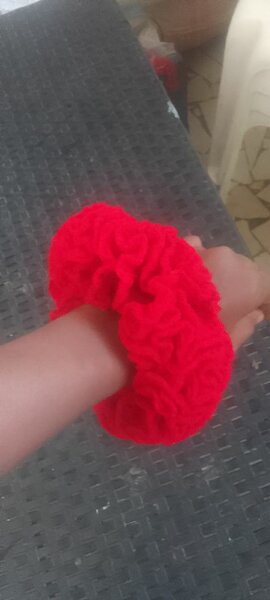 Chouchou rouge volumineux