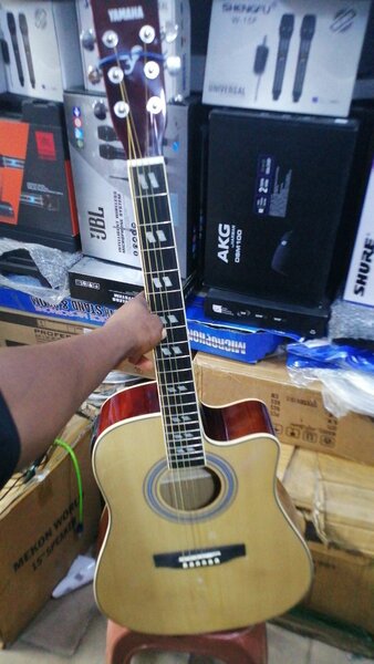 Yamaha Acoustic Guitar