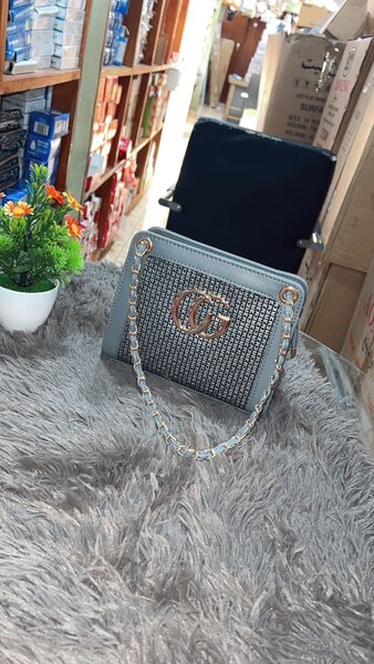 Sac à main élégant chaîne