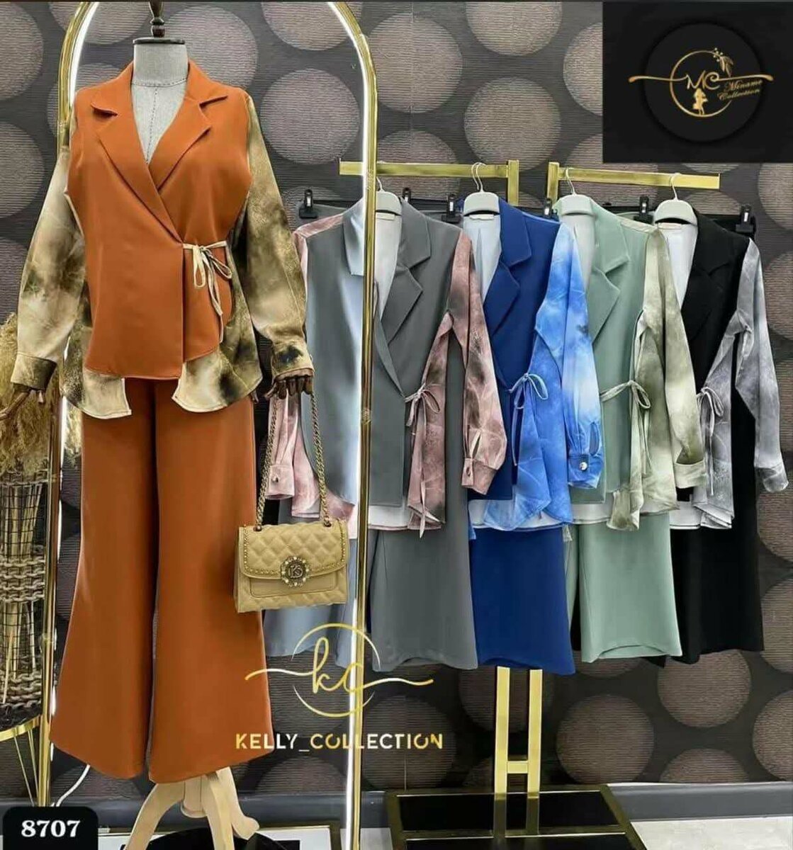 Costume élégant pour femmes