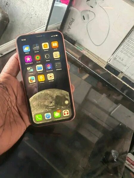 iPhone XR Corail 64 Go
