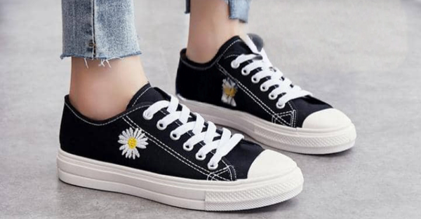 Baskets noires à marguerite