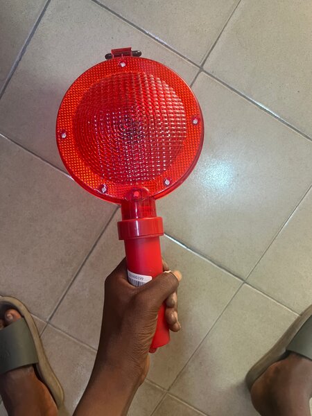 Lampe torche rouge en plastique