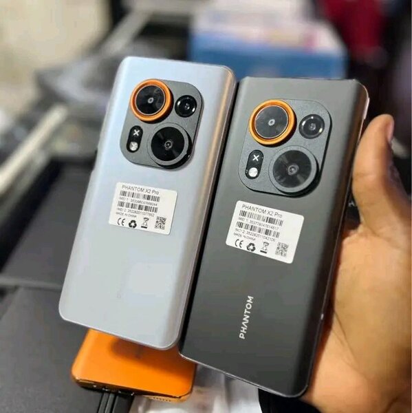 Smartphone Phantom V2 Pro