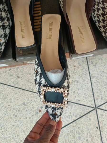 Babouche chic à boucle perlée