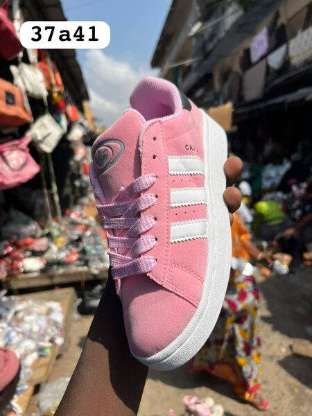 Baskets roses élégantes