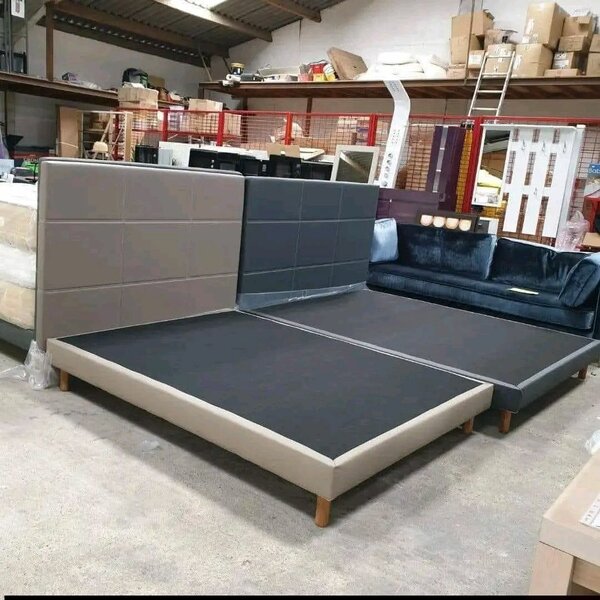 Lit double moderne capitonné simili cuir gris