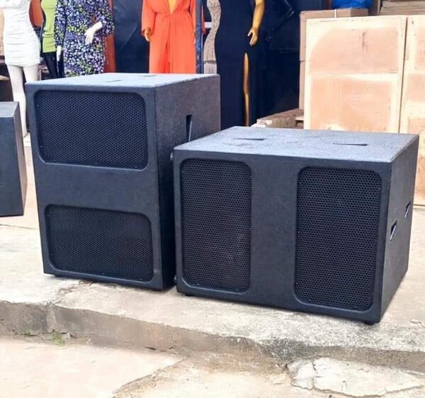 Caisson de basse puissant mobile