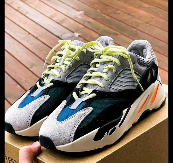 YEZZY 700 DIPO EN NOIR AUSSI