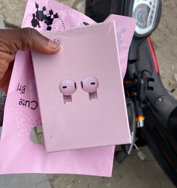 Écouteurs sans fil roses