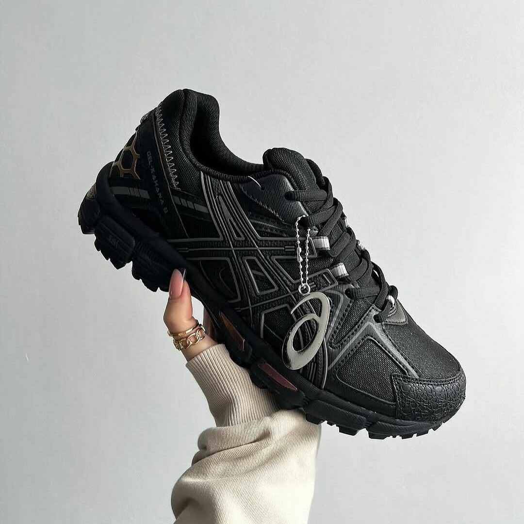 Chaussures ASICS noires élégantes