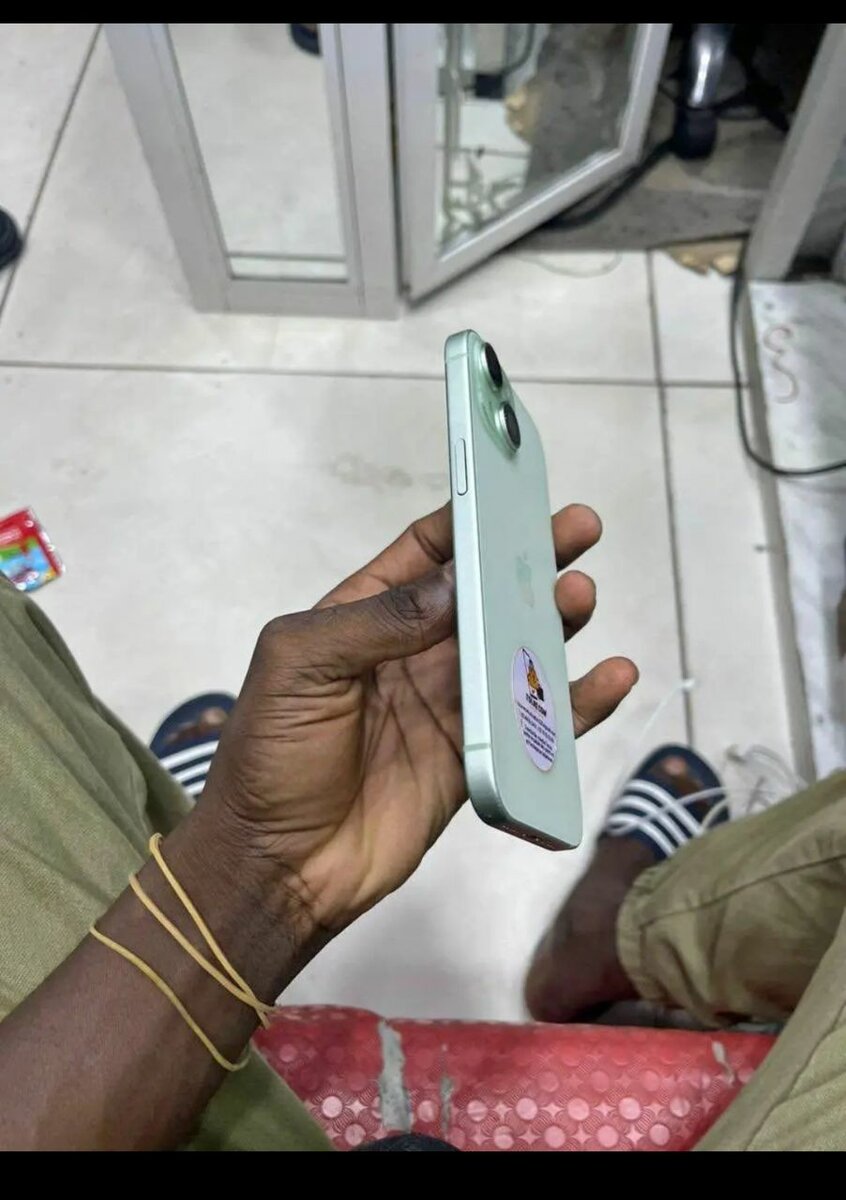 Apple iPhone 14 simple