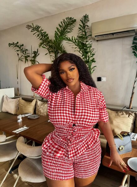 Ensemble à carreaux rouge