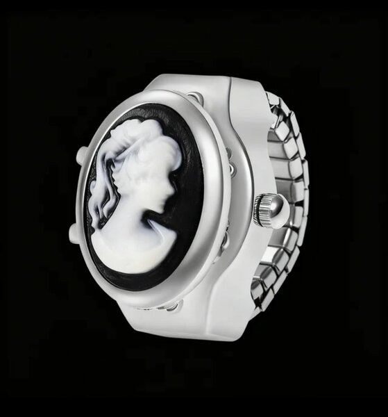 Montre blanche avec camee noir et blanc