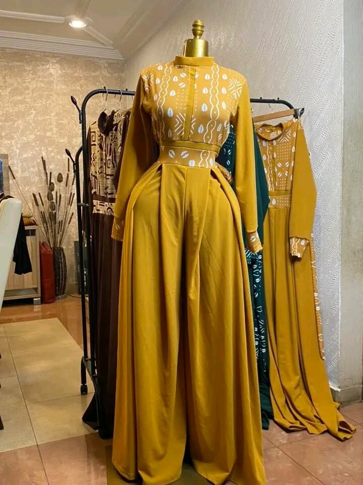 Combinaison longue jaune pour femmes