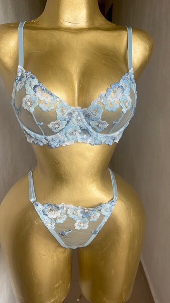 Ensemble lingerie bleu dentelle