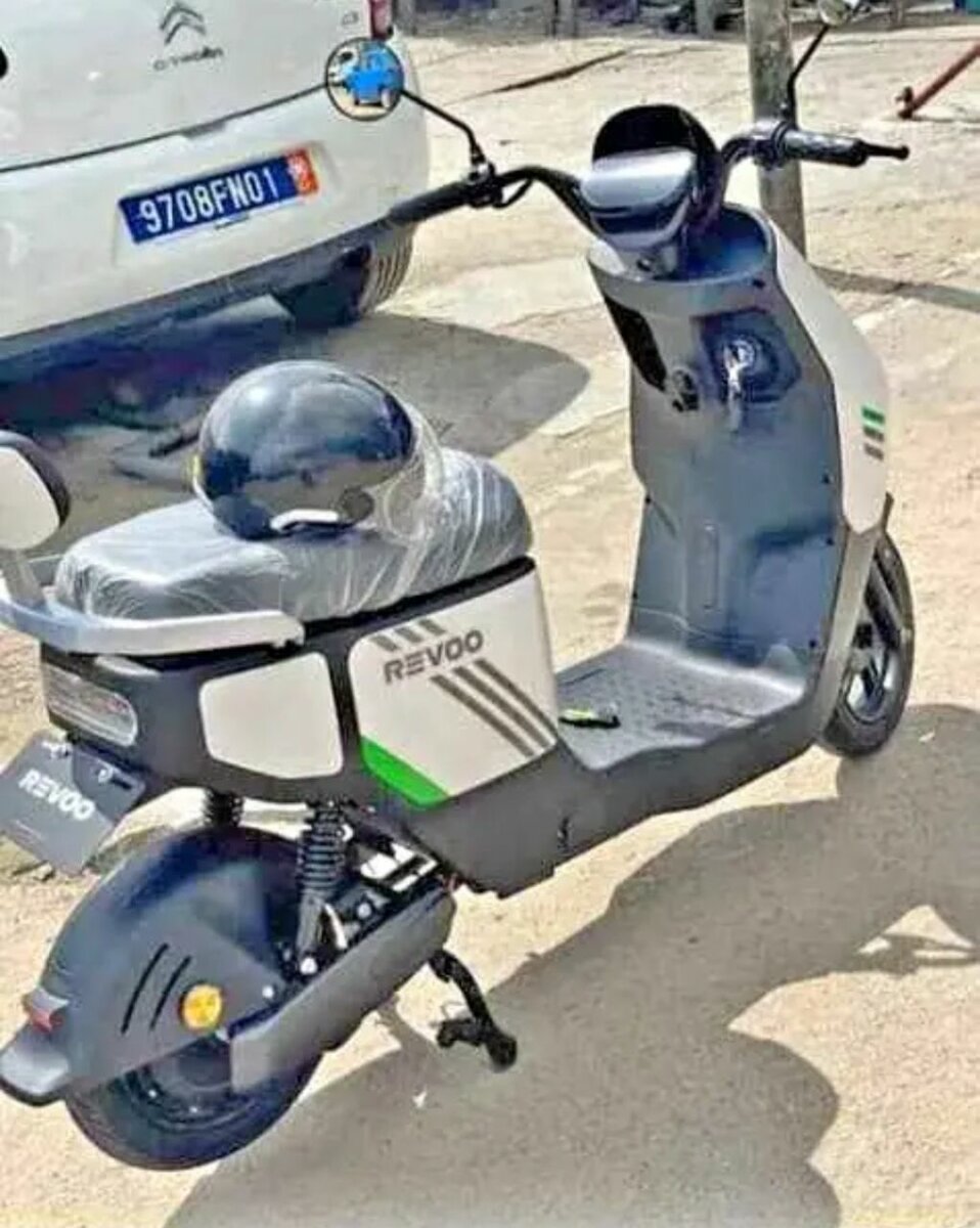 Scooter électrique REVOO - Idéal pour vos déplacements urbains