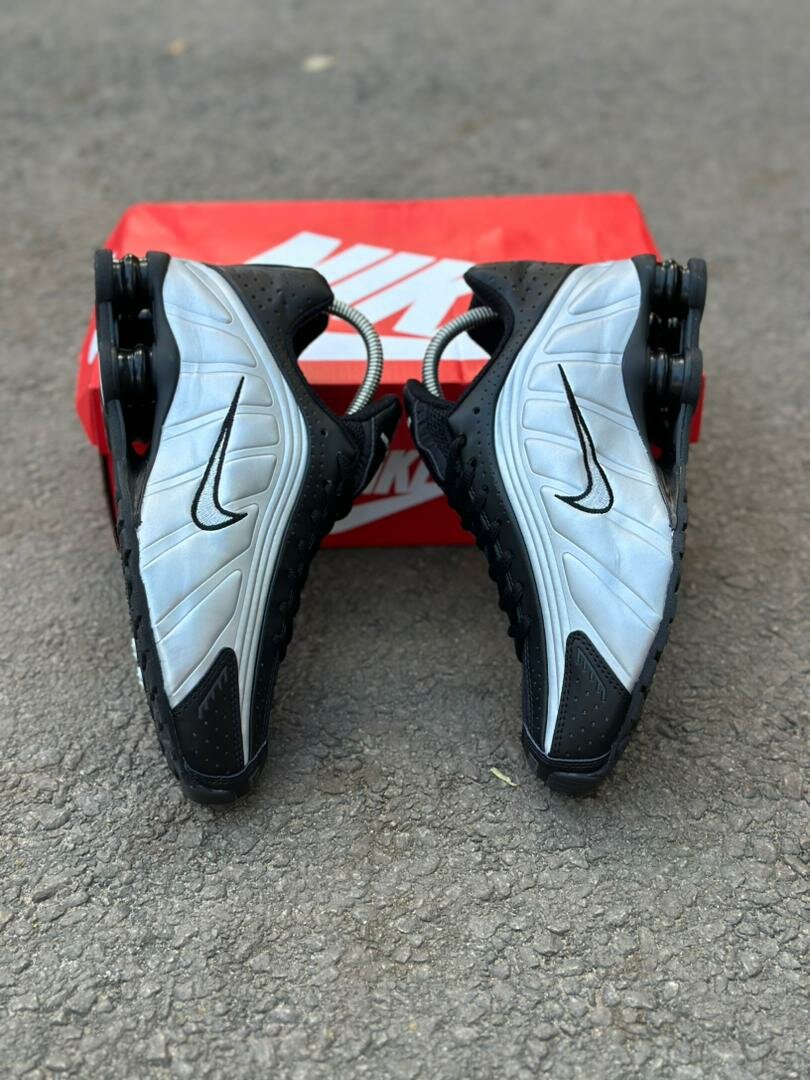 Chaussures Nike Shox R4