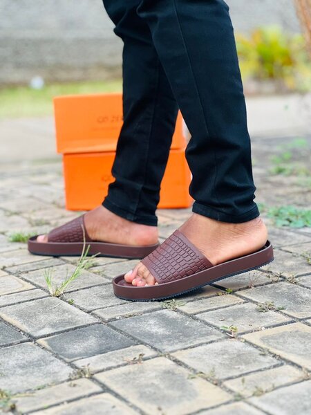 Sandales plates en cuir pour homme
