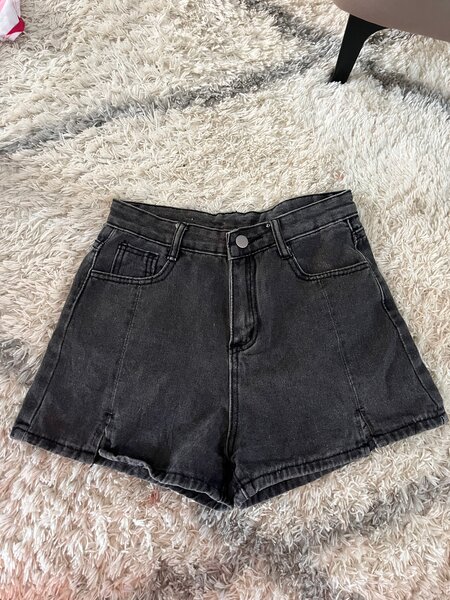 Shorts en jean noir taille haute