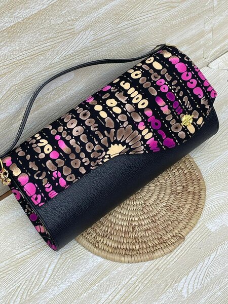 Pochette en cuir imprimé chic