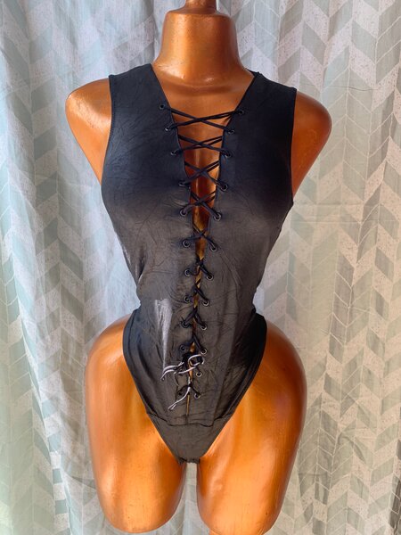 Body lacé noir élégant