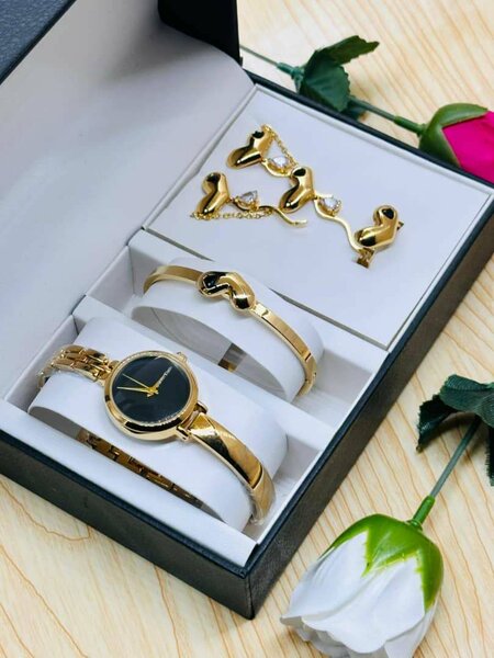 Ensemble Montre et Bijoux Doré