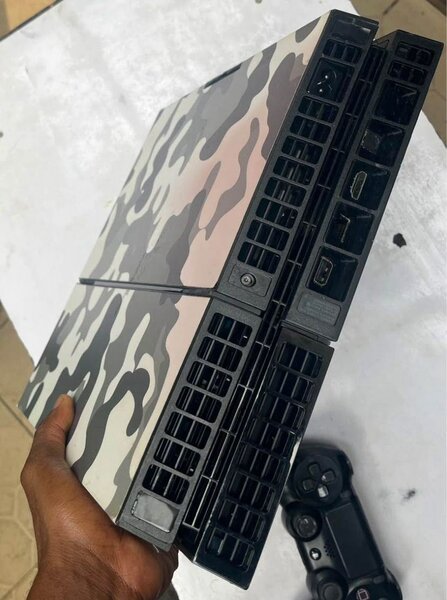Console PS4 camouflage