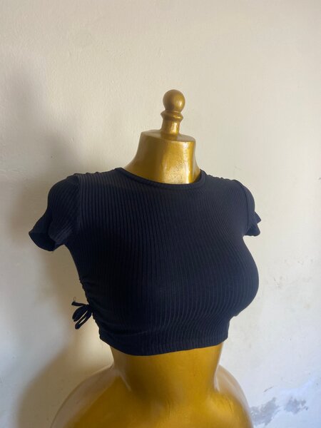 T-shirt court en coton noir