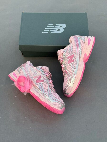 New Balance 740 Pink