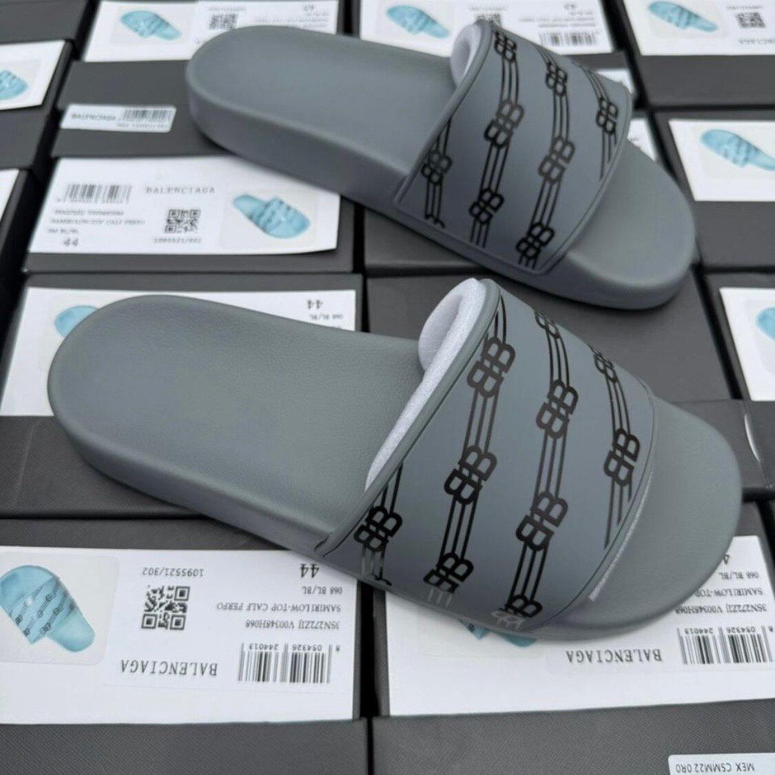 Claquettes de luxe élégantes