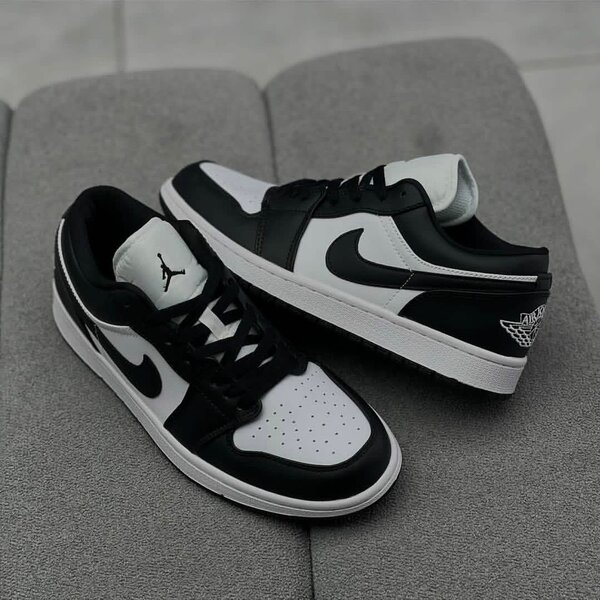 Chaussures Air Jordan 1 Low noir et blanc