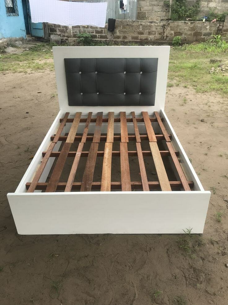 Lit design capitonné moderne luxe