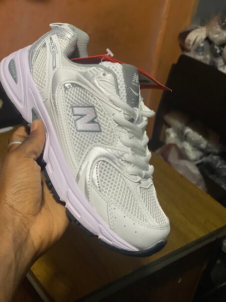 Baskets tendance blanches unisexes