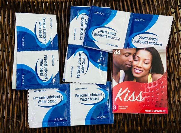 3 préservatifs + 8 lubrifiants