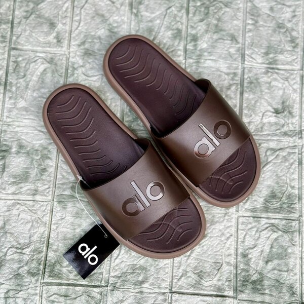 Sandales ALO en caoutchouc brun