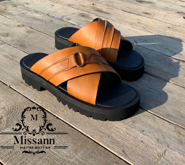 Sandales en cuir marron