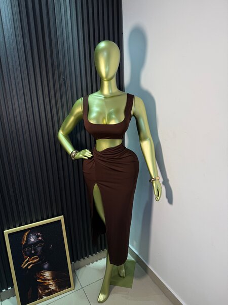 Robe élégante moulante fendue