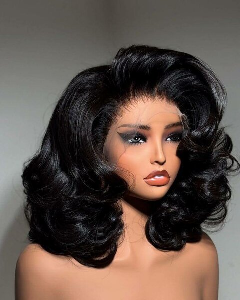 Perruque synthétique noire ondulée