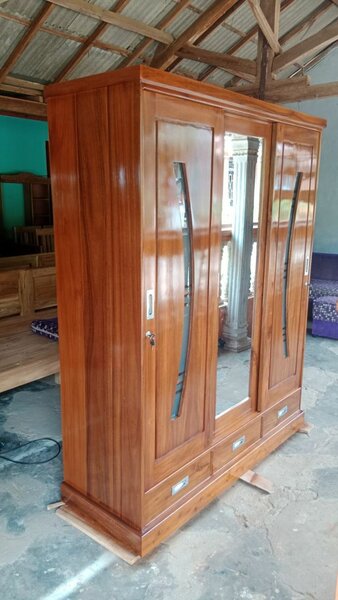 Armoire en bois massif moderne