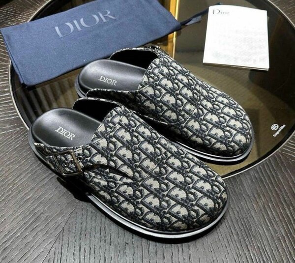 Mules Fendi en cuir noir