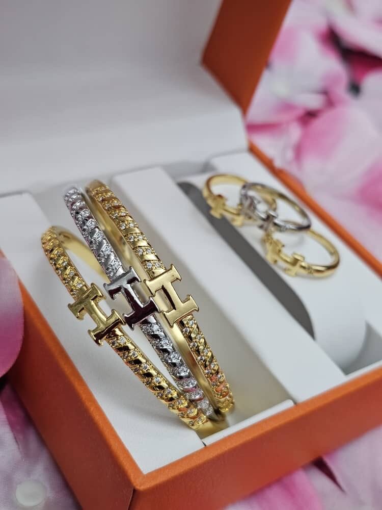 Ensemble de bracelets en plaqué or