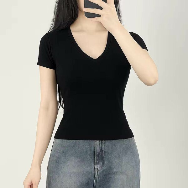 T-shirt moulant col V femme