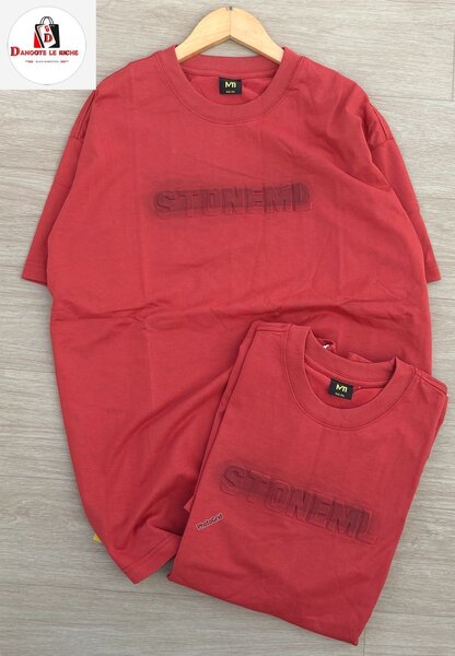 T-shirt rouge moderne