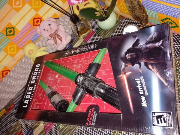 Épée Laser avec Effets Sonores