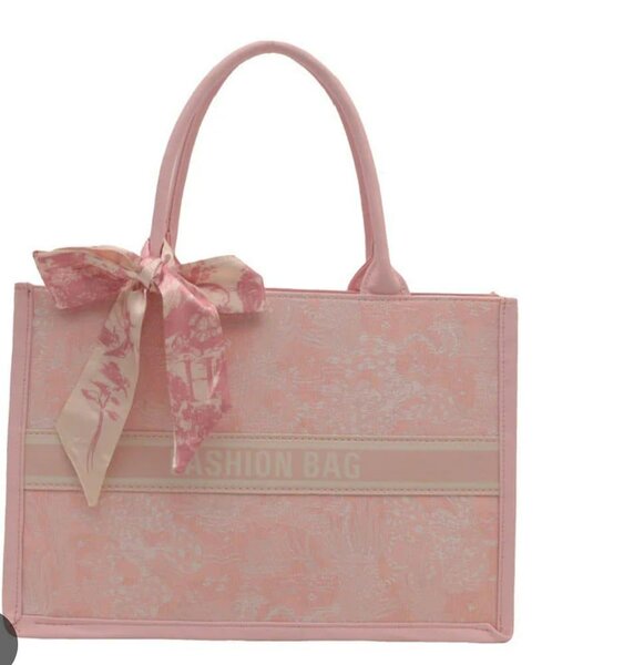 Sac à main rose avec ruban