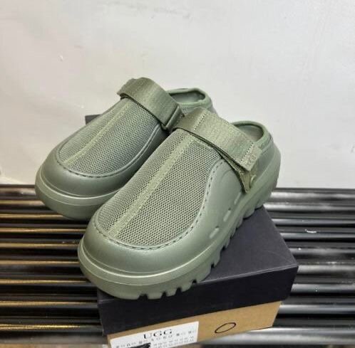 Chaussures UGG en caoutchouc